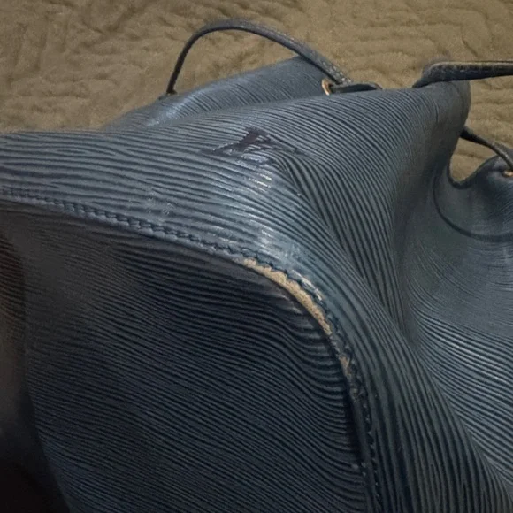 Louis Vuitton EPI NOE - Picture 7 of 7